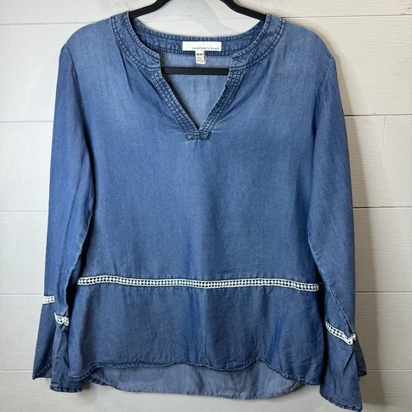 Fourteenth Place Women's Chambray Blue Long Sleeve Top Size Medium - Picture 1 of 6
